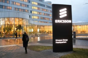 Ericsson reestrutura operação e alerta que custos de componentes devem pressionar margens