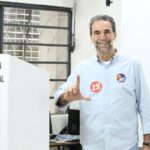 “Estamos muito otimistas com esse processo eleitoral”, diz Enio Verri ao votar em Maringá