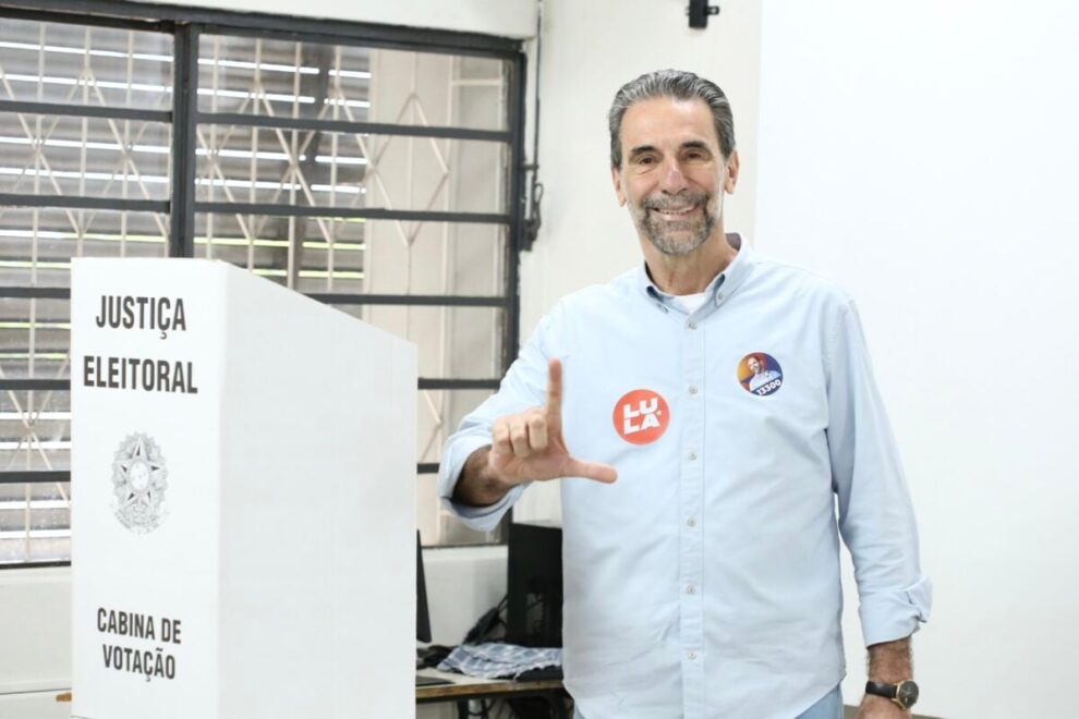 “Estamos muito otimistas com esse processo eleitoral”, diz Enio Verri ao votar em Maringá