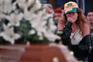 Etiqueta no funeral: Regras, gafes e como se comportar