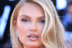 Ex-angel da Victoria's Secret chora ao ser rejeitada para desfile