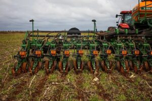 Excesso de chuva atrasa plantio da soja no Paraná