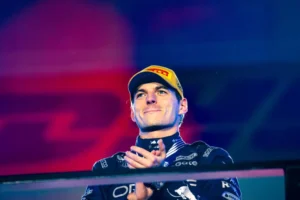 F1: Verstappen vence GP de Singapura e ultrapassa marca de Schumacher; Bortoleto abandona