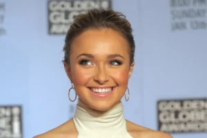 Filha de Hayden Panettiere aparece em audiência após morte da atriz