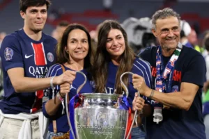 Filha do treinador do PSG se envolve em grave acidente de carro