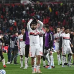Flamengo e Palmeiras vencem e esquentam disputa pelo Brasileirão