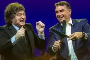 Flávio Bolsonaro evita dizer se adotará modelo Milei no Brasil