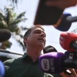 Flávio diz que nomear o pai para cargos "não está no radar"