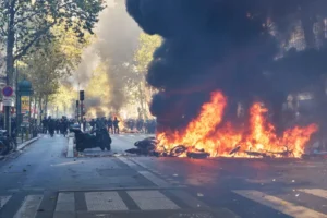 França mergulhou em caos e violência durante protestos. O que aconteceu?