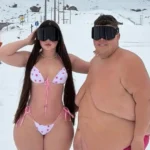 Gordão da XJ posa de sunga na neve com noiva de biquíni; veja fotos