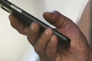 Governo Lula cria programa para bloquear celulares usados para golpes de dentro de presídios