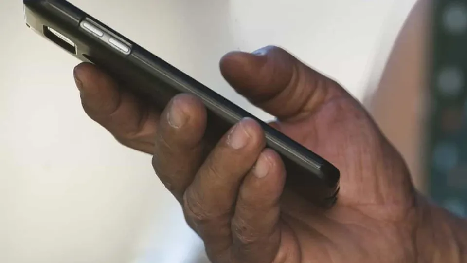 Governo Lula cria programa para bloquear celulares usados para golpes de dentro de presídios