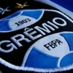 Grêmio suspende torcedor acusado de fazer gestos racistas no Gre-Nal