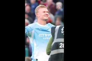Haaland marca contra o Liverpool e comemora com torcida do City; veja