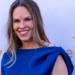Hilary Swank anuncia gravidez do terceiro filho aos 52 anos