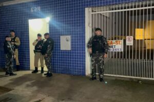 Homem armado invade prédio e mobiliza PM e Choque na Zona 7, em Maringá