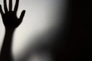 Homem é detido por manter mulher presa durante 2 anos; filha denunciou