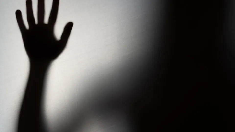 Homem é detido por manter mulher presa durante 2 anos; filha denunciou