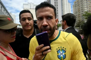Janones promete 'maior live do mundo' após debate da Globo