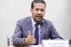Janones reúne 2 milhão em tropa digital para ampliar apoio a Lula