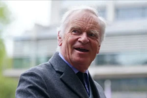 Jeffrey Archer morre aos 86 anos; escritor vendeu 300 milhões de livros
