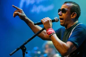 Jorge Ben Jor se emociona e leva público ao delírio em show cheio de alquimia