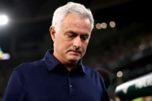 Jornalista espanhol detona Mourinho: "Treinador ultrapassado"