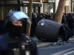 Jovem de 15 anos perde a mão em explosão durante protestos em França