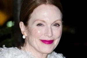 Julianne Moore celebra casamento do filho e mostra imagens da festa