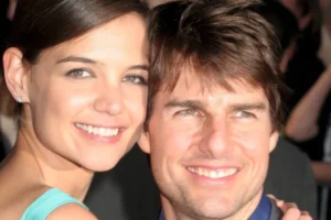 Katie Holmes estaria satisfeita com fracasso de filme de Tom Cruise