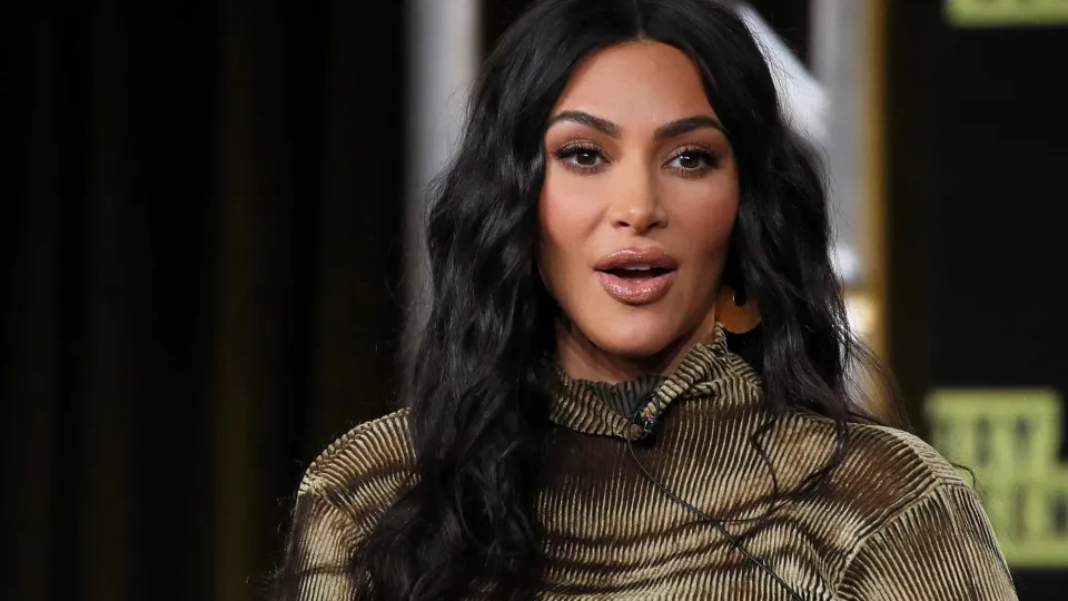 Kim Kardashian revela por que ficou cinco anos sem assumir namoro