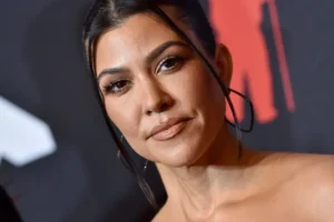 Kourtney Kardashian reage após Jennifer Lawrence chamá-la de irritante