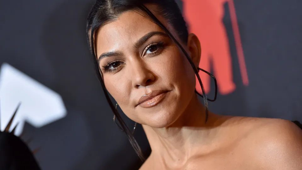 Kourtney Kardashian reage após Jennifer Lawrence chamá-la de irritante