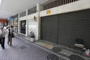 Lojas físicas enfrentam pressão cada vez maior do e-commerce