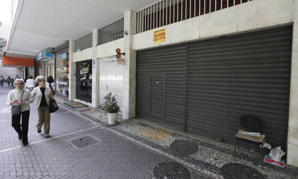 Lojas físicas enfrentam pressão cada vez maior do e-commerce