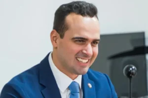 Lucas Ribeiro é reeleito governador da Paraíba no primeiro turno