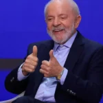 Lula diz carregar 'promiscuidade' do STF na campanha e chama Flávio Bolsonaro de 'cara do sistema'