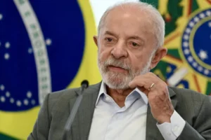 Lula diz que PL de Flávio Bolsonaro quer atrapalhar votação do fim da escala 6x1