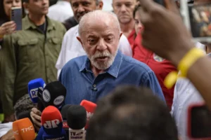 Lula diz que votação do fim da 6x1 antes do segundo turno já está acordada com Alcolumbre