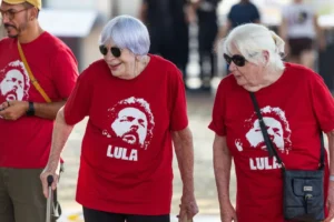 Lula lidera no exterior em Milão, Berlim e China; Flávio fica em segundo