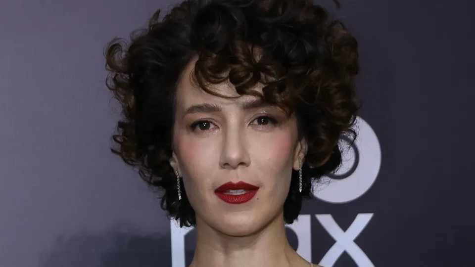 Marjorie Estiano conta detalhes do começo do namoro nos bastidores de 'Sob Pressão'