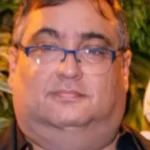Médico morto pela PM tinha arsenal e medalha com suástica em casa