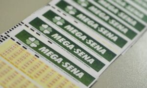 Mega-Sena acumula e pode pagar R$ 230 milhões