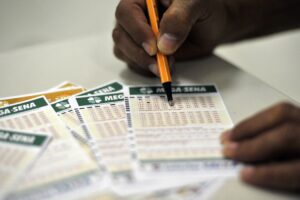 Mega-Sena acumula e prêmio chega a R$ 170 milhões