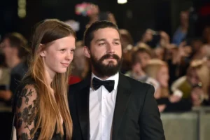 Mia Goth pede divórcio de Shia LaBeouf após polêmicas do ator