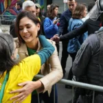 Michelle Bolsonaro discute com eleitora da oposição em votação em Brasília