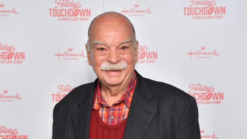 Morre Richard Riehle, ator de 'Como Enlouquecer Seu Chefe', aos 78
