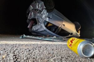 Motorista fica gravemente ferido após capotar carro na BR-376