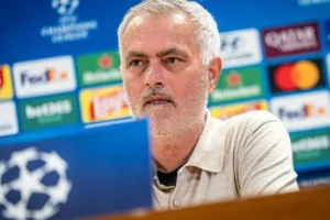 Mourinho causa polêmica e é acusado de não conhecer regras do futebol