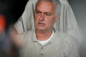 Mourinho diz que Cristiano Ronaldo precisa “domar o ego” na seleção